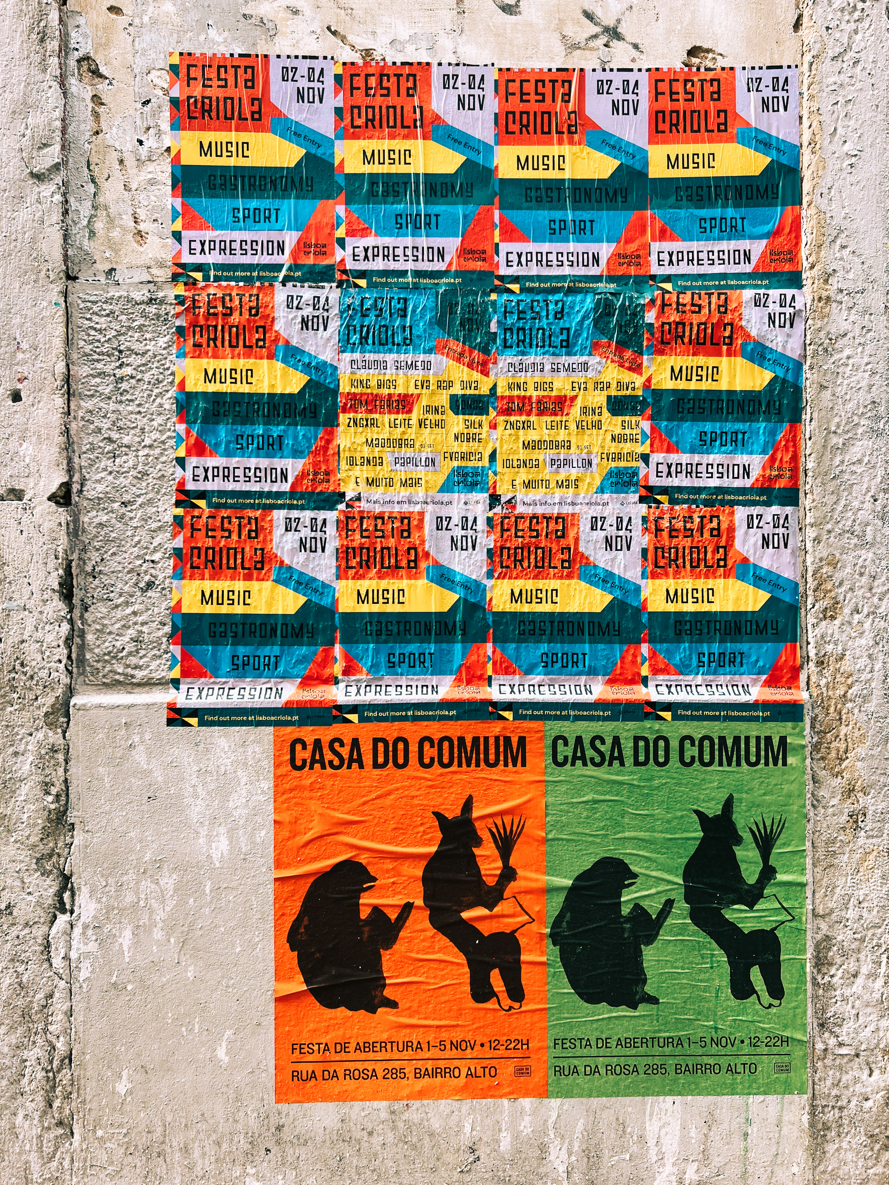 Two “casa do comum” posters. 