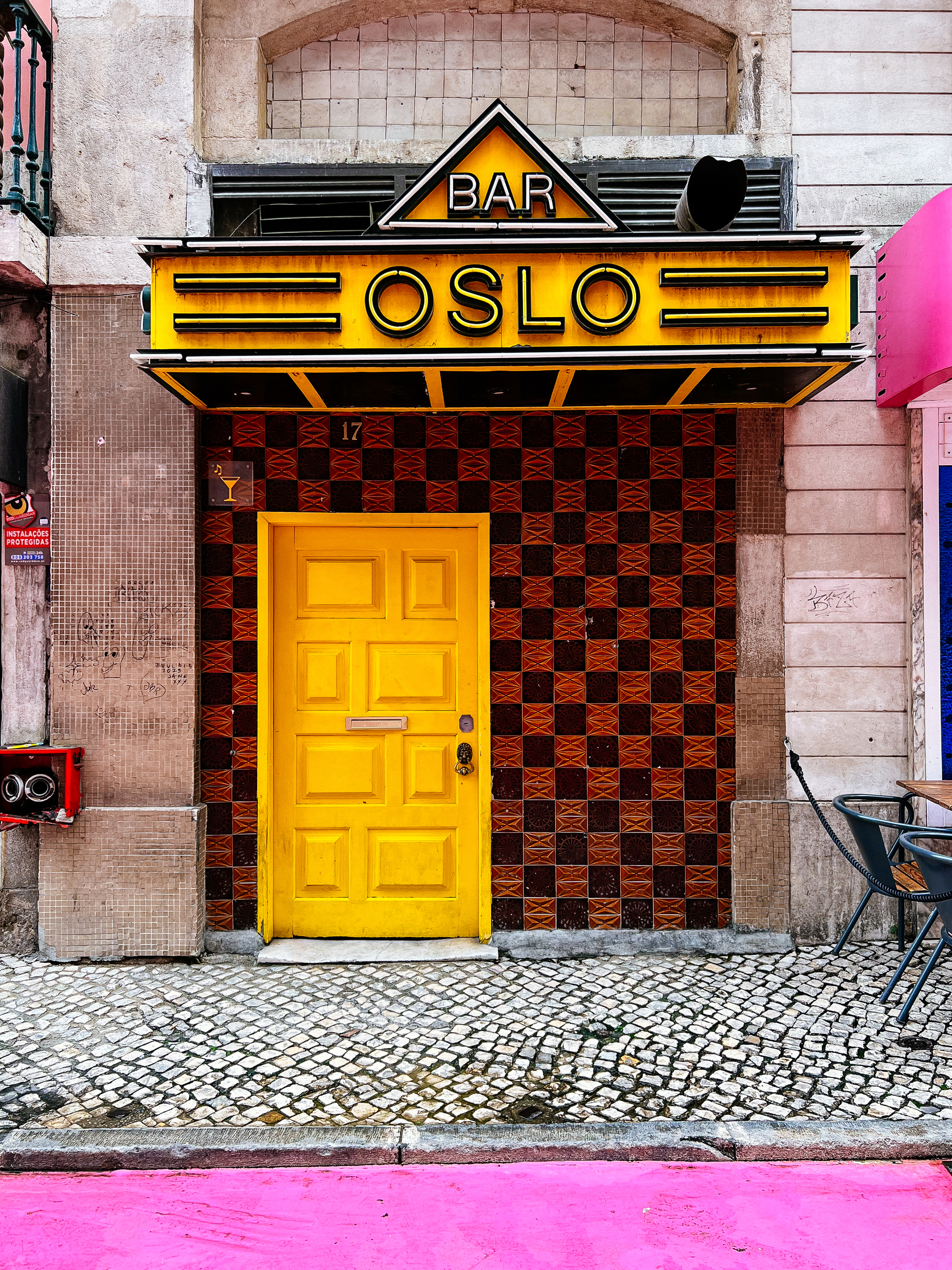 Oslo. A bar.
