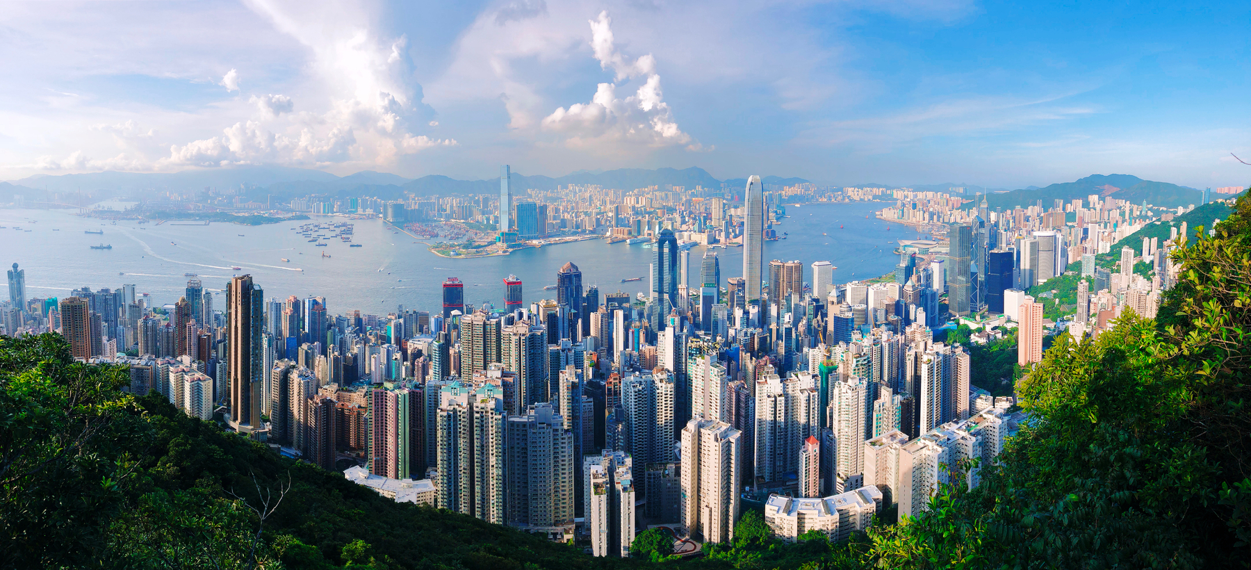 A panorama photo of Hong Kong, both the island and mainland are seen.
