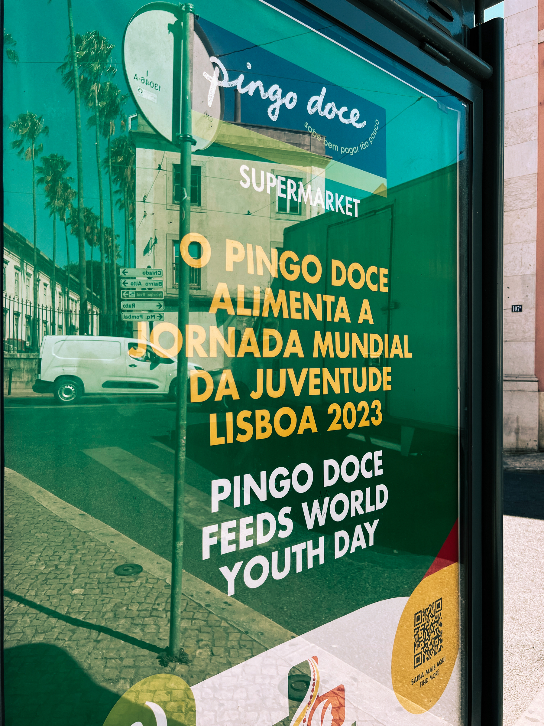 Ad with “Pingo Doce feeds world youth day”. 